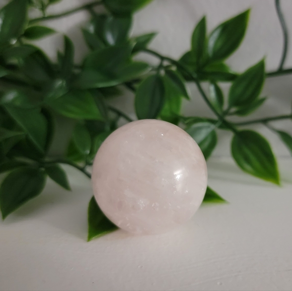 Rose Quartz sphere - Picture 3 of 6